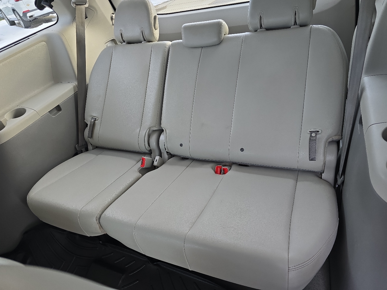 Toyota Sienna 5dr 7-Pass Van V6 XLE AAS FWD (Natl) 2014