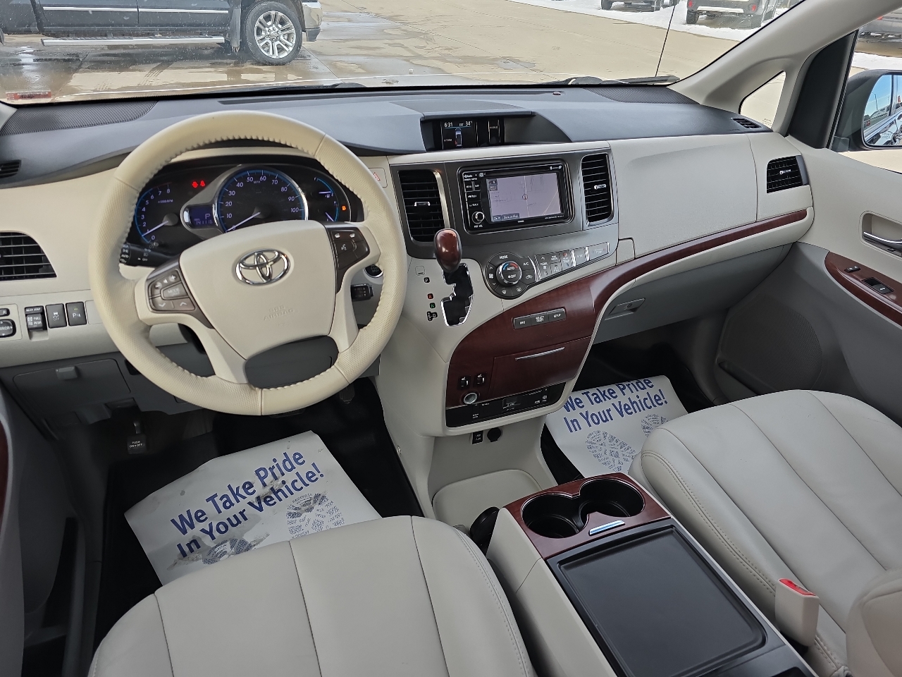 Toyota Sienna 5dr 7-Pass Van V6 XLE AAS FWD (Natl) 2014