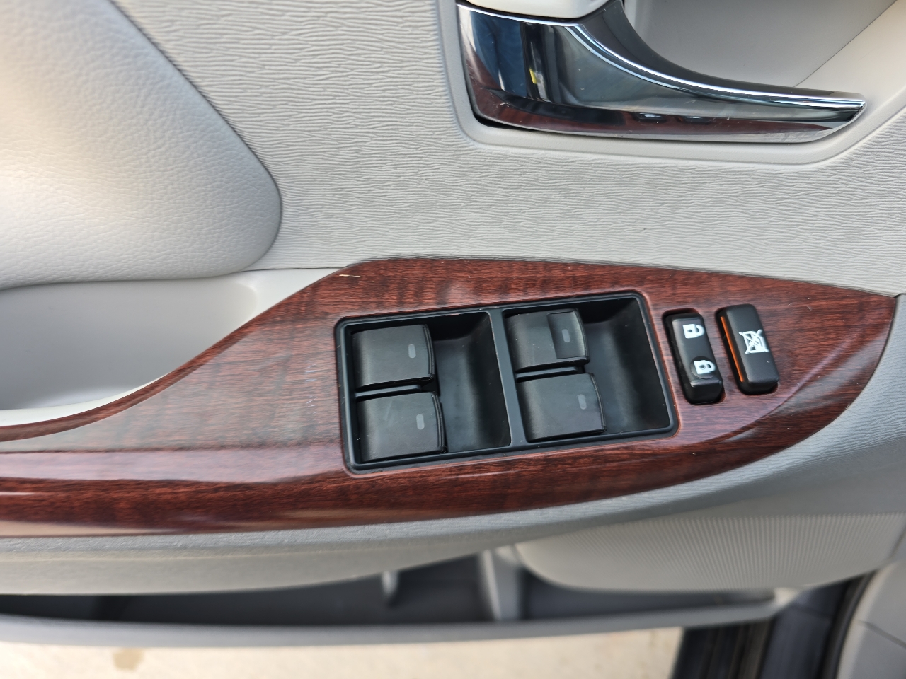 Toyota Sienna 5dr 7-Pass Van V6 XLE AAS FWD (Natl) 2014