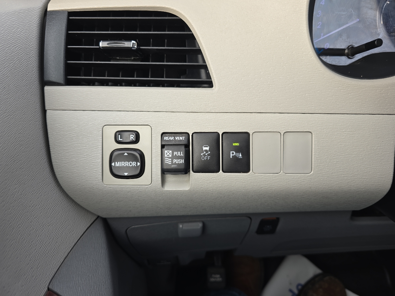 Toyota Sienna 5dr 7-Pass Van V6 XLE AAS FWD (Natl) 2014