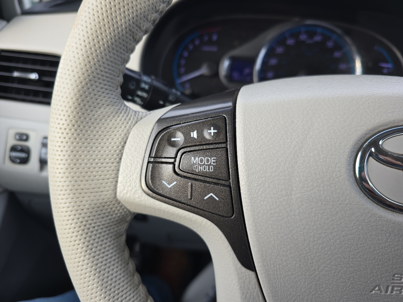 Toyota Sienna 5dr 7-Pass Van V6 XLE AAS FWD (Natl) 2014