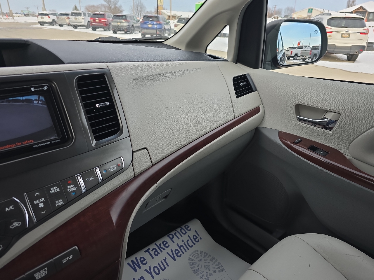 Toyota Sienna 5dr 7-Pass Van V6 XLE AAS FWD (Natl) 2014