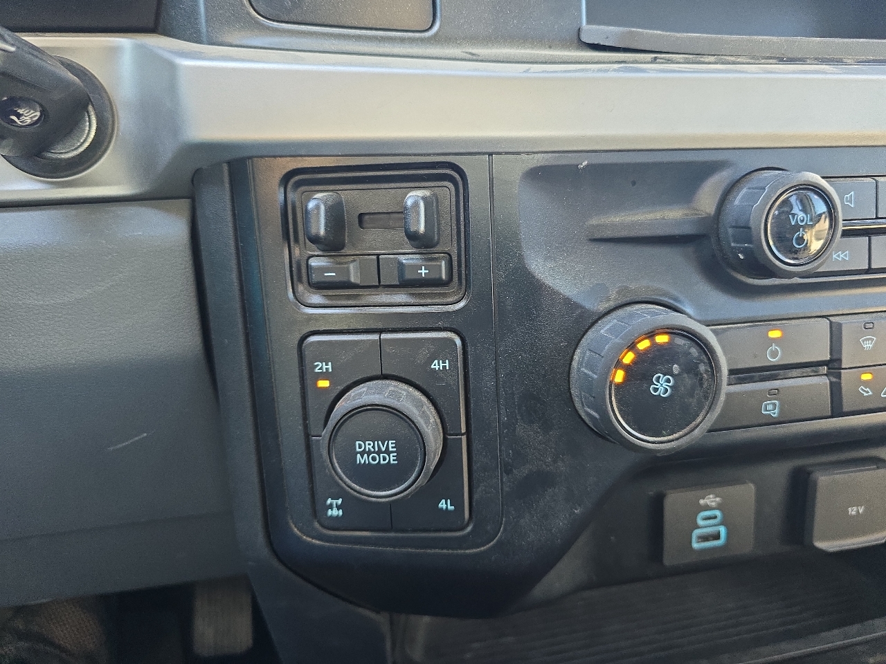 Ford Super Duty F-350 SRW XLT 4WD Crew Cab 6.75' Box 2023