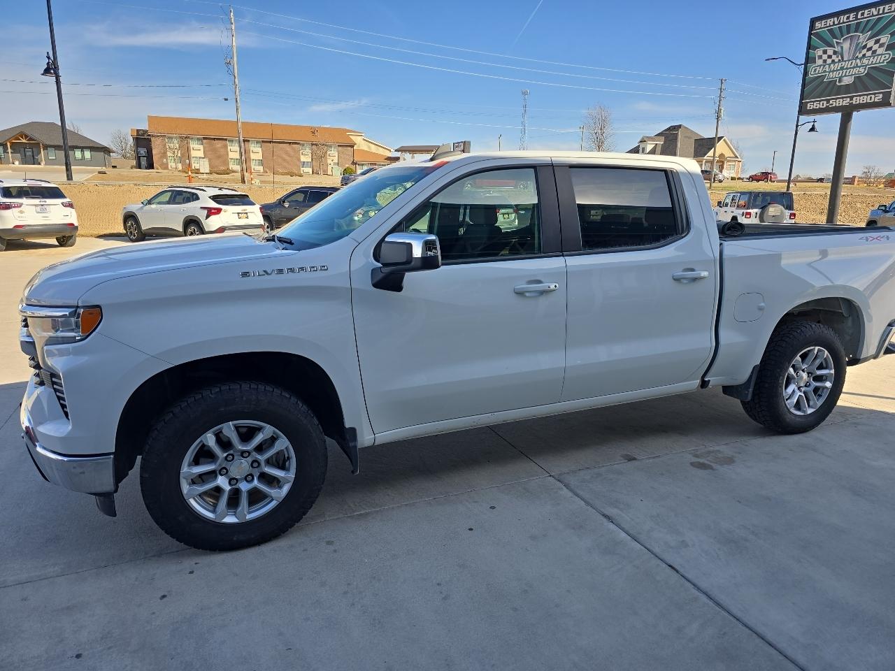 Chevrolet Silverado 1500 4WD Crew Cab 147" LT w/1LT 2022