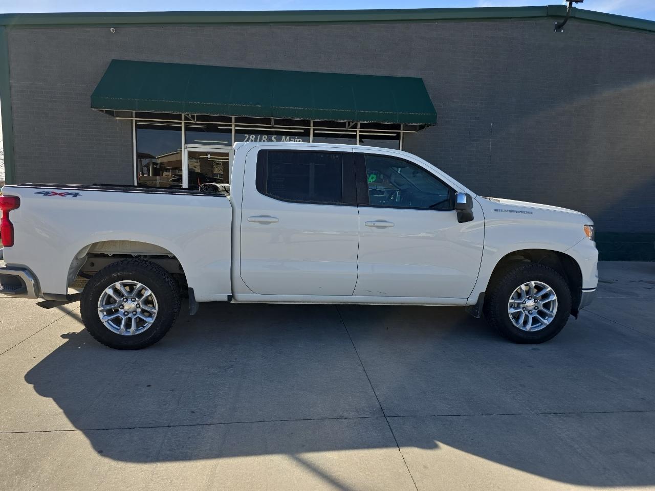 Chevrolet Silverado 1500 4WD Crew Cab 147" LT w/1LT 2022