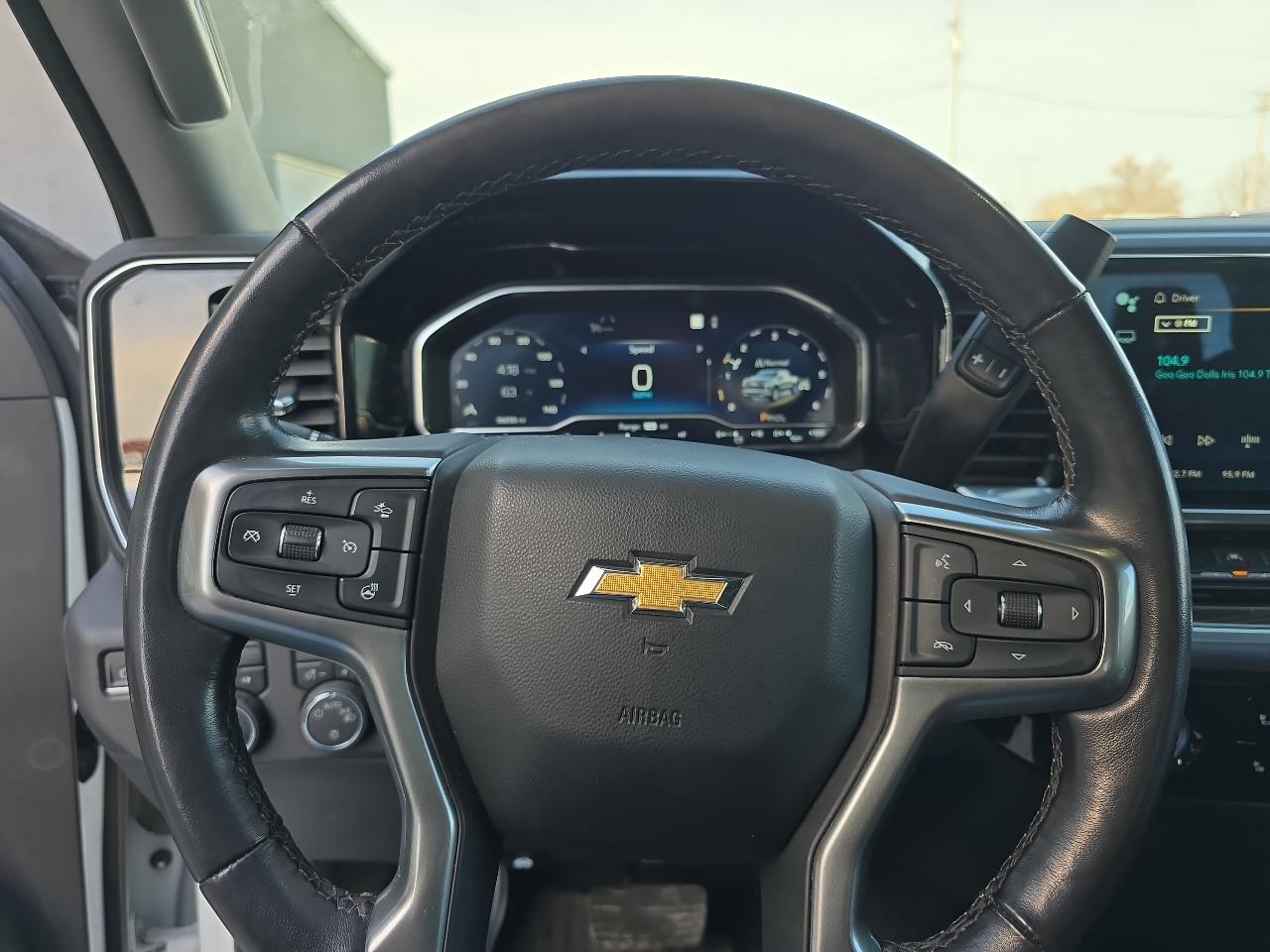 Chevrolet Silverado 1500 4WD Crew Cab 147" LT w/1LT 2022