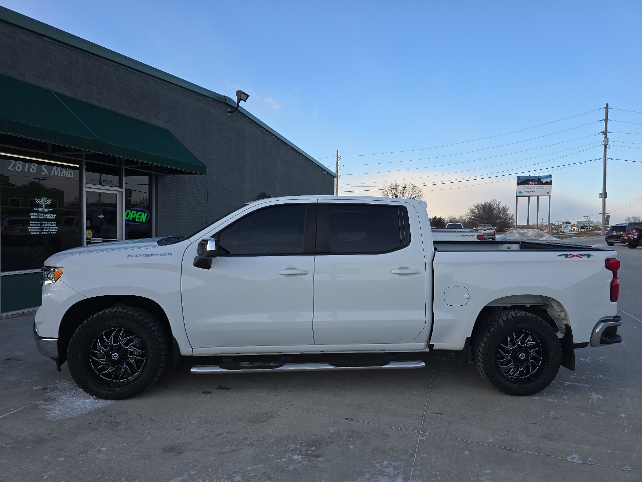 Chevrolet Silverado 1500 4WD Crew Cab 147" LT w/1LT 2022