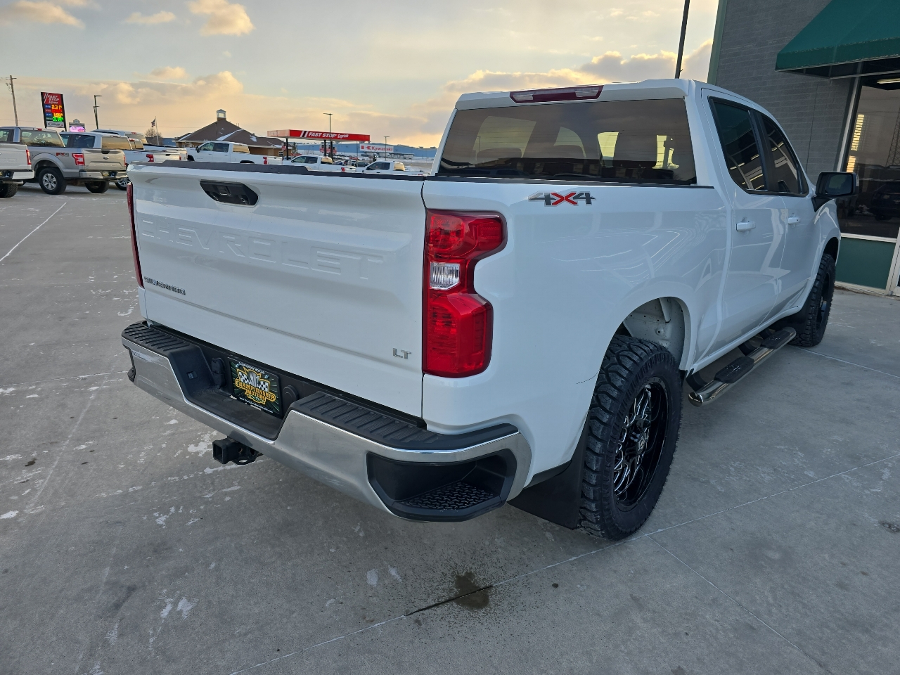 Chevrolet Silverado 1500 4WD Crew Cab 147" LT w/1LT 2022