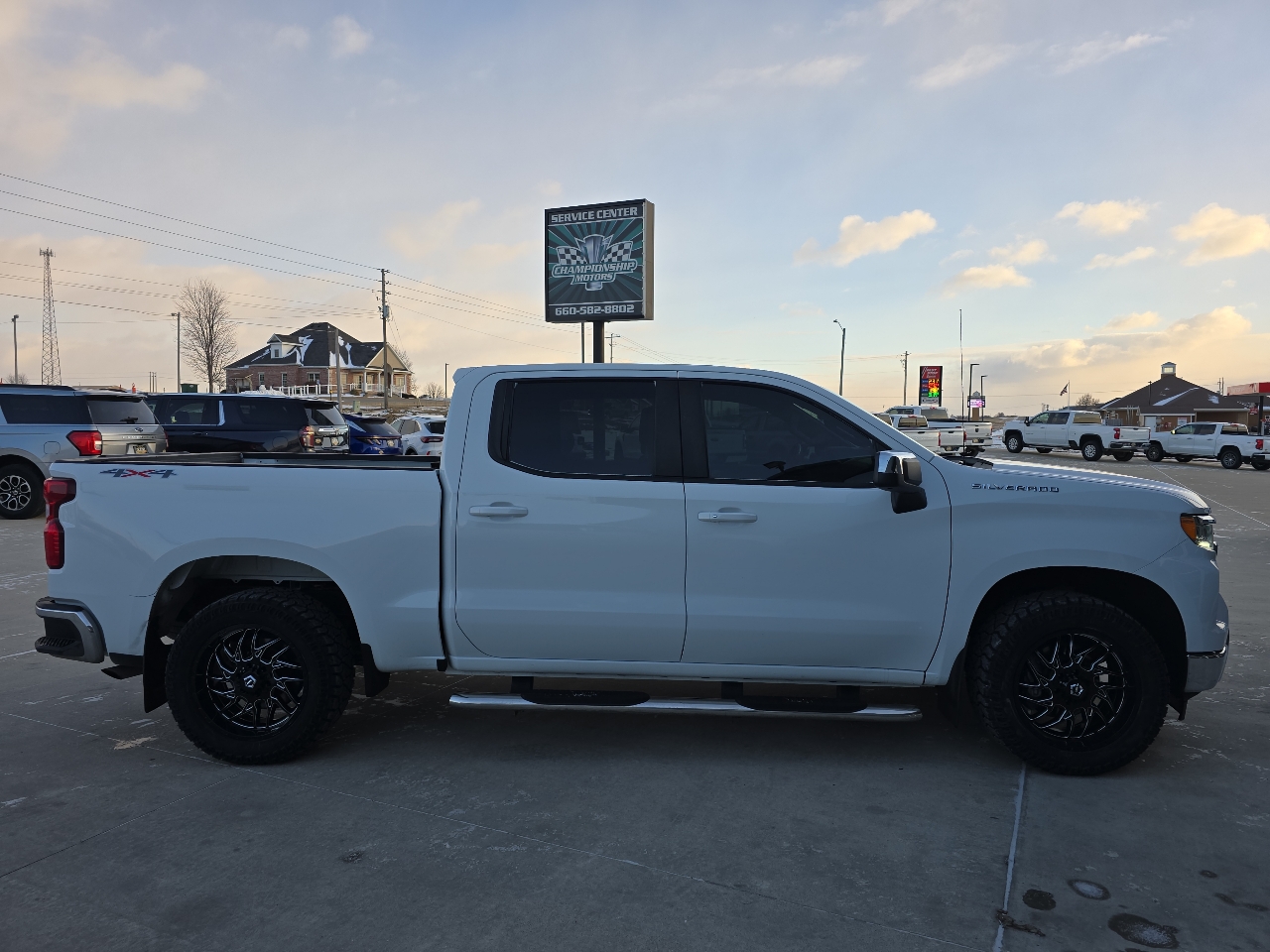 Chevrolet Silverado 1500 4WD Crew Cab 147" LT w/1LT 2022