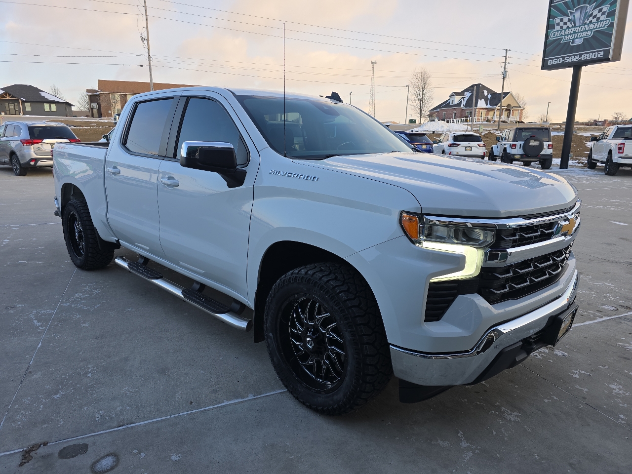 Chevrolet Silverado 1500 4WD Crew Cab 147" LT w/1LT 2022