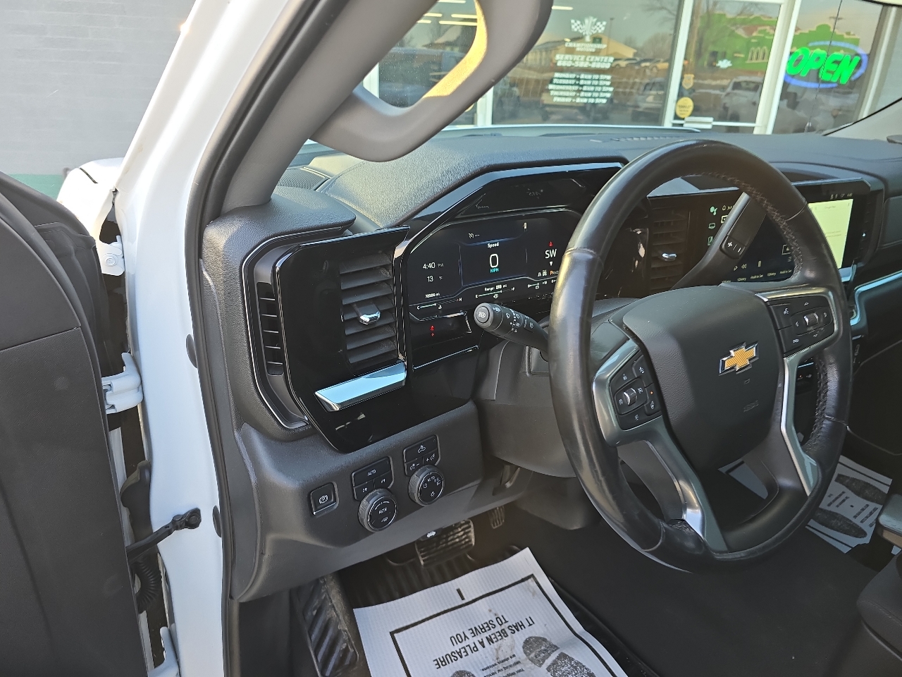 Chevrolet Silverado 1500 4WD Crew Cab 147" LT w/1LT 2022