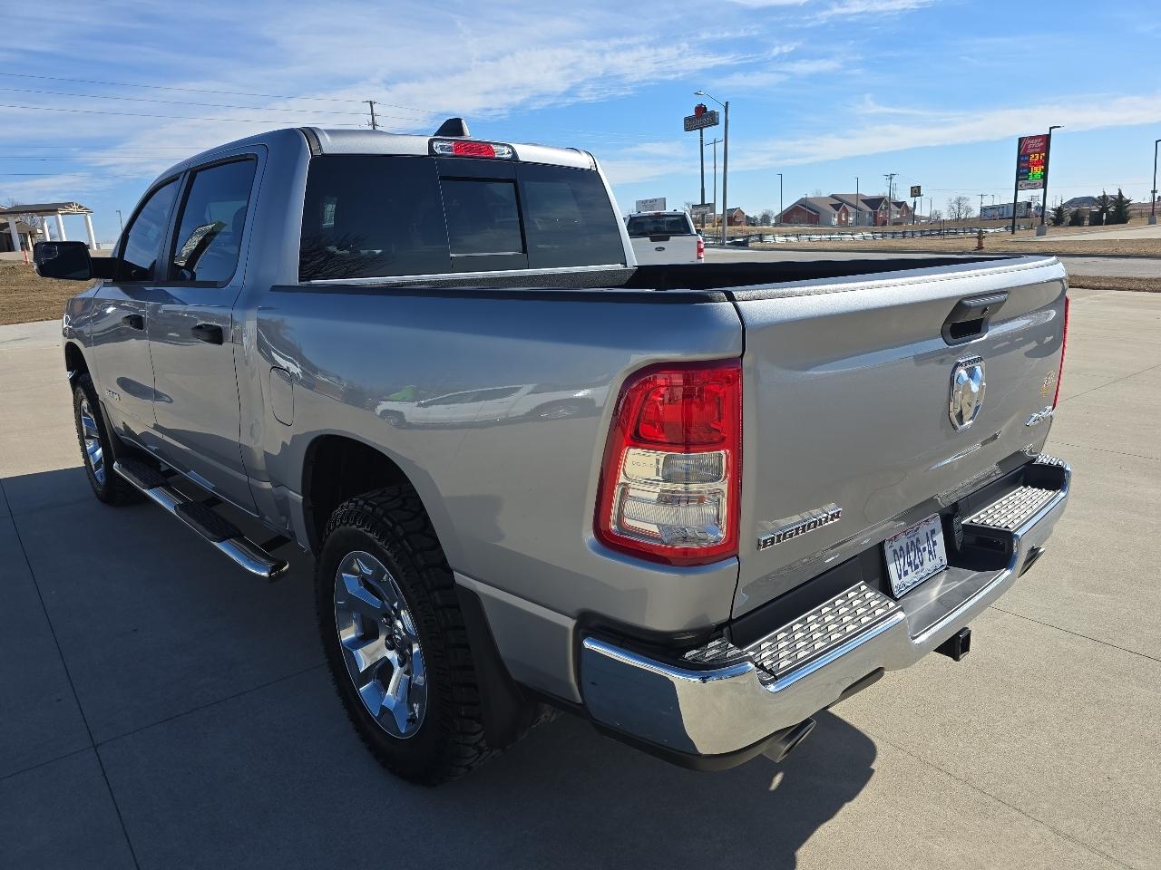 RAM 1500 Big Horn 4x4 Crew Cab 5'7" Box 2023