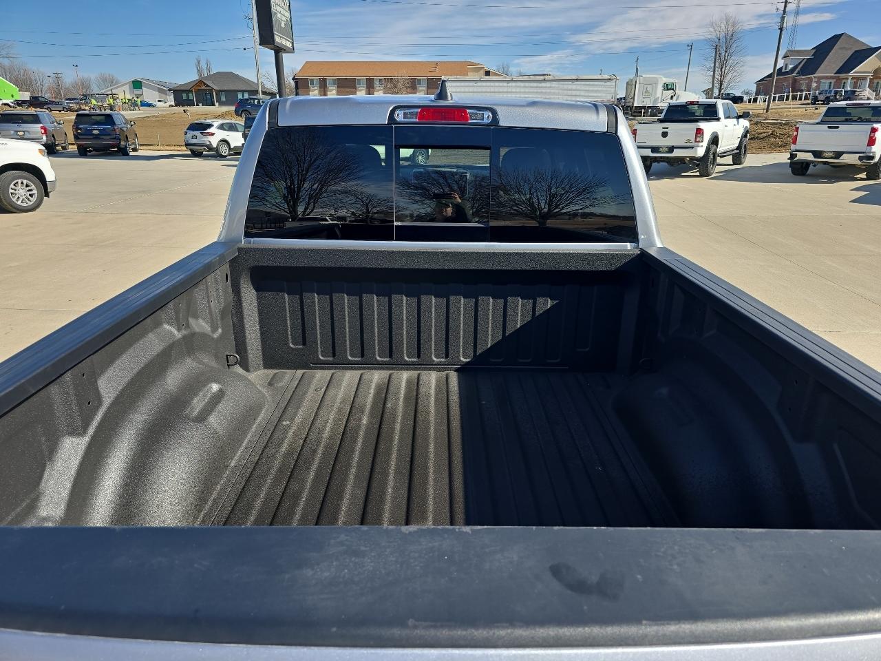 RAM 1500 Big Horn 4x4 Crew Cab 5'7" Box 2023