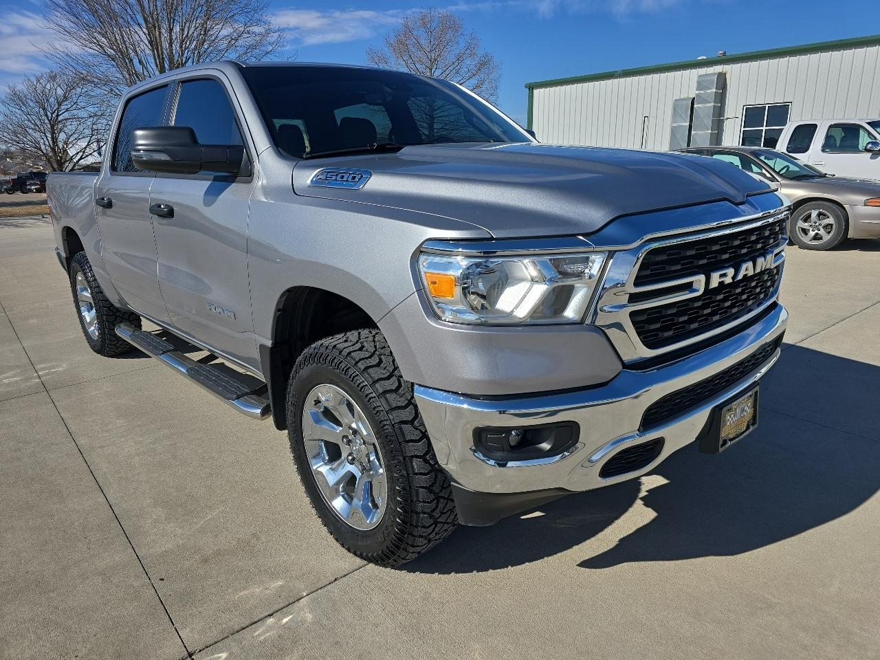 RAM 1500 Big Horn 4x4 Crew Cab 5'7" Box 2023