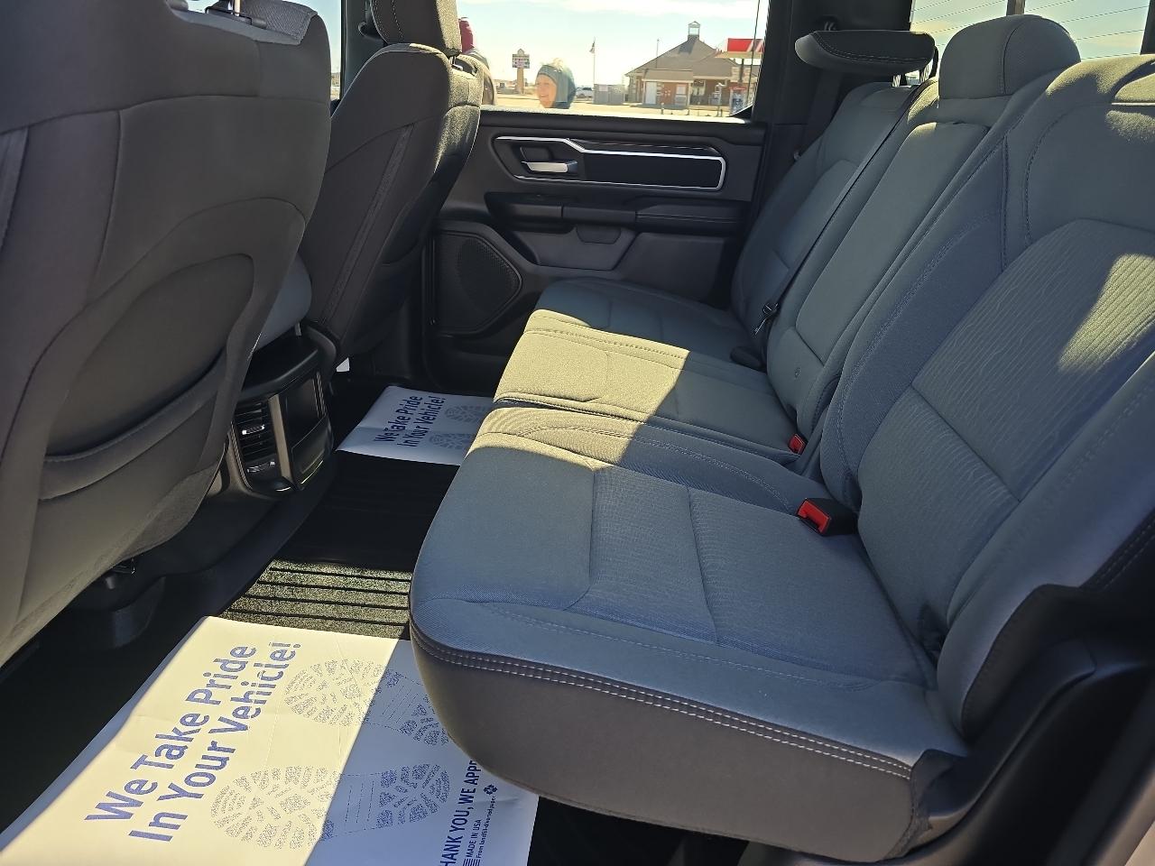 RAM 1500 Big Horn 4x4 Crew Cab 5'7" Box 2023