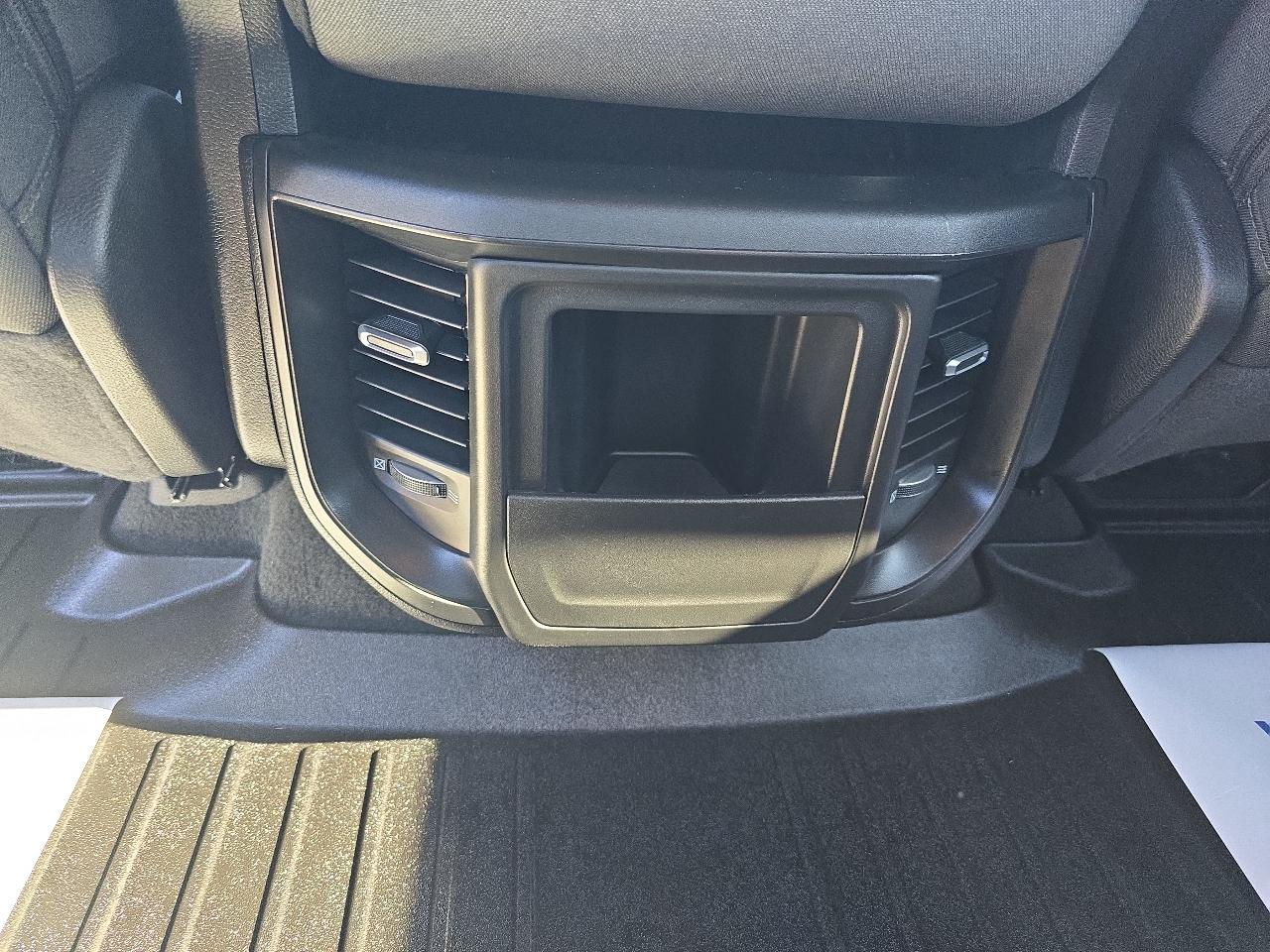 RAM 1500 Big Horn 4x4 Crew Cab 5'7" Box 2023