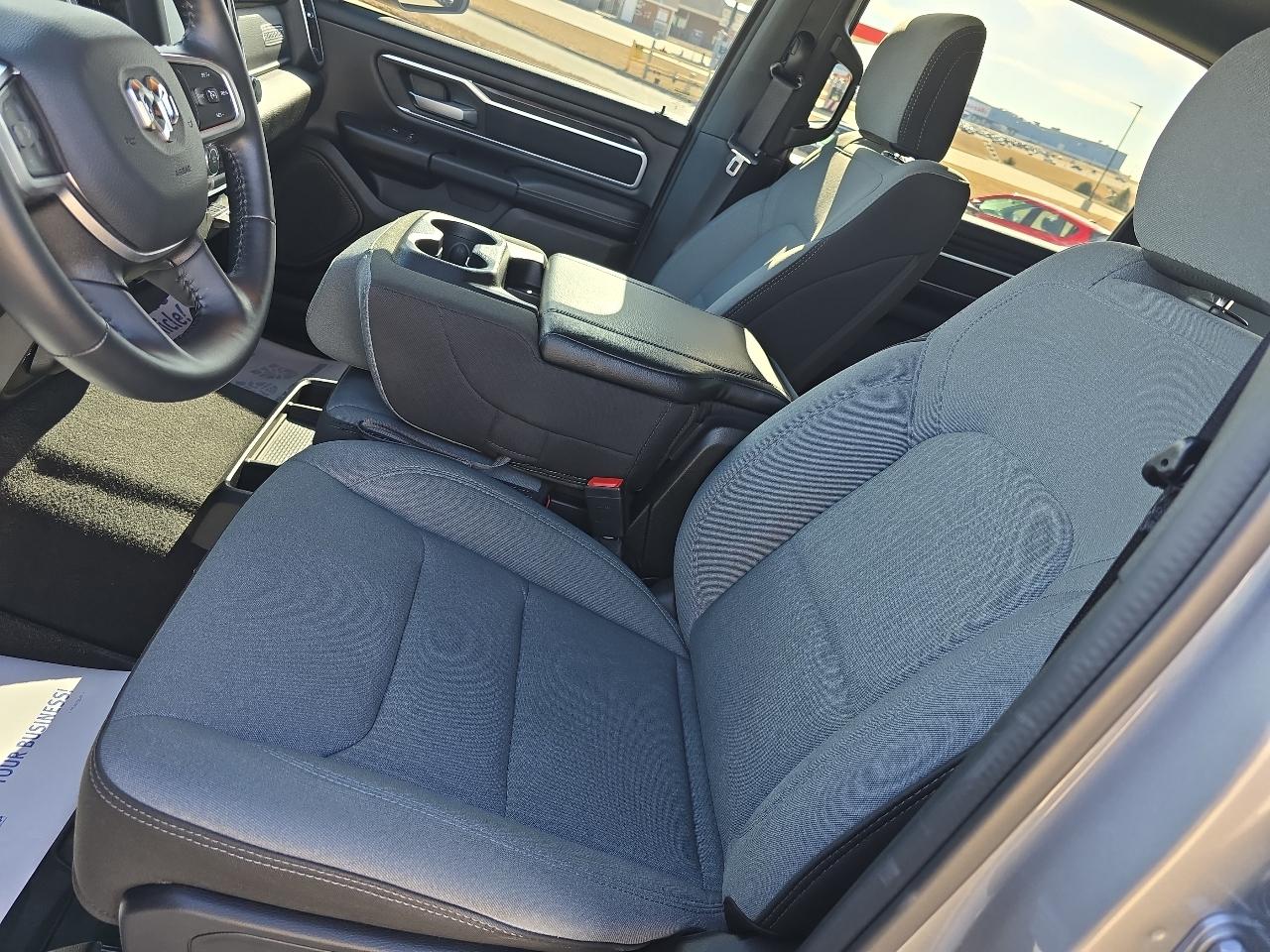 RAM 1500 Big Horn 4x4 Crew Cab 5'7" Box 2023