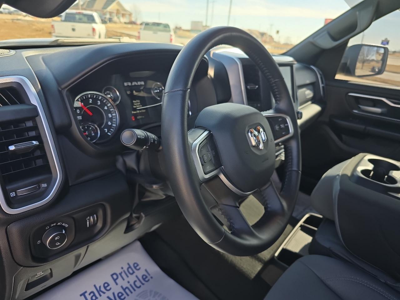 RAM 1500 Big Horn 4x4 Crew Cab 5'7" Box 2023
