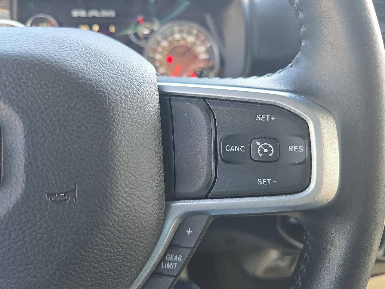 RAM 1500 Big Horn 4x4 Crew Cab 5'7" Box 2023