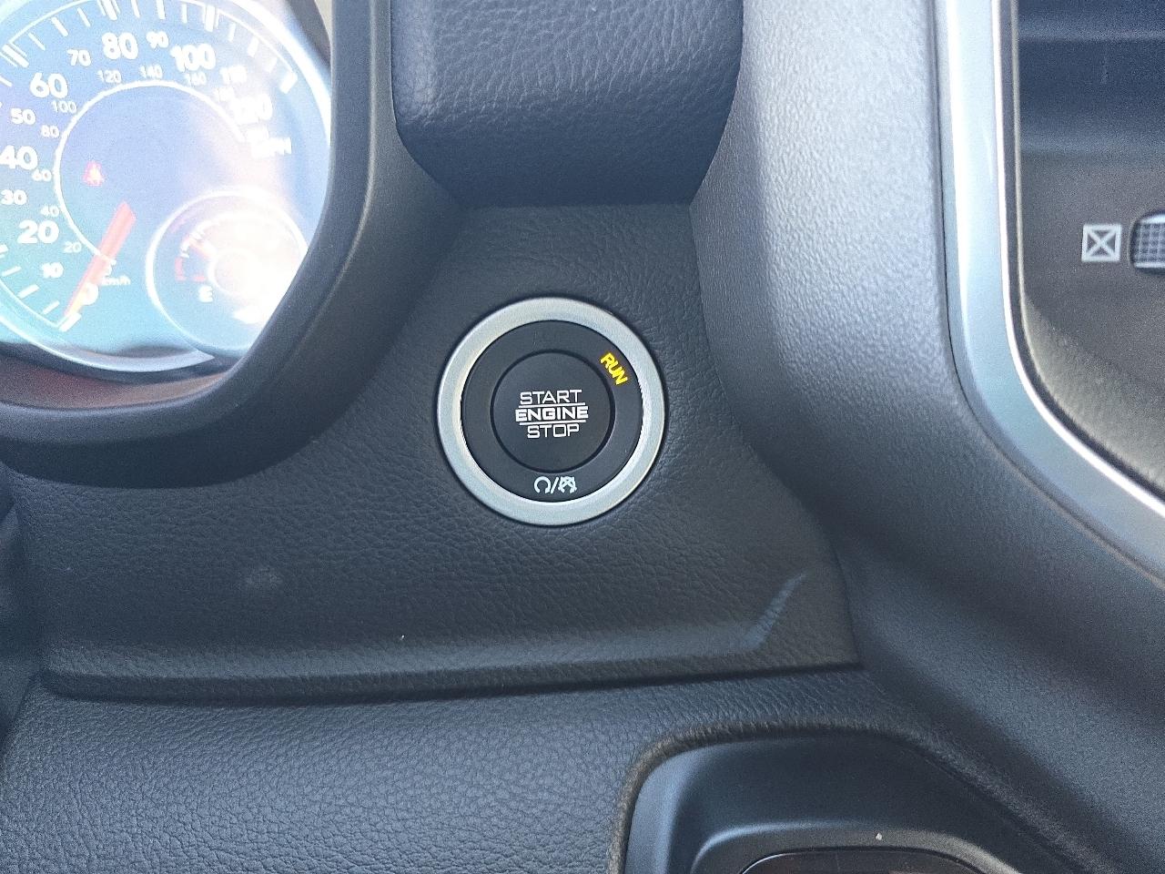 RAM 1500 Big Horn 4x4 Crew Cab 5'7" Box 2023