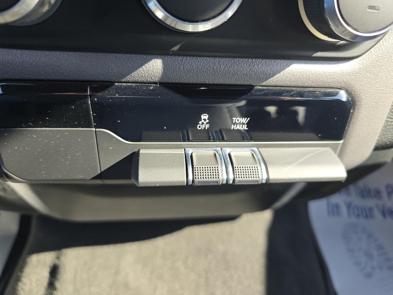 RAM 1500 Big Horn 4x4 Crew Cab 5'7" Box 2023