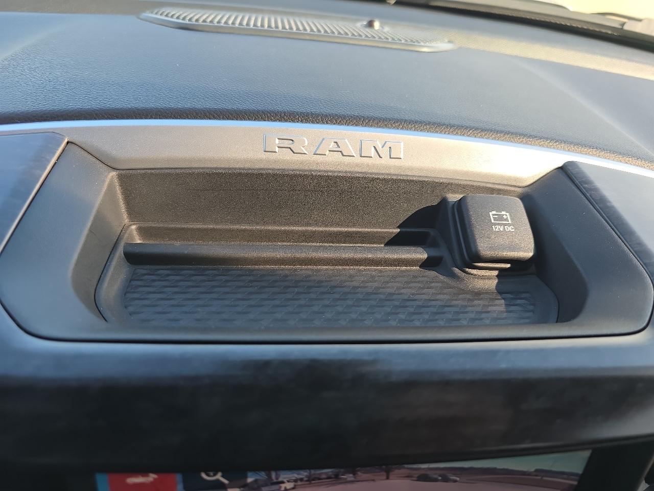 RAM 1500 Big Horn 4x4 Crew Cab 5'7" Box 2023