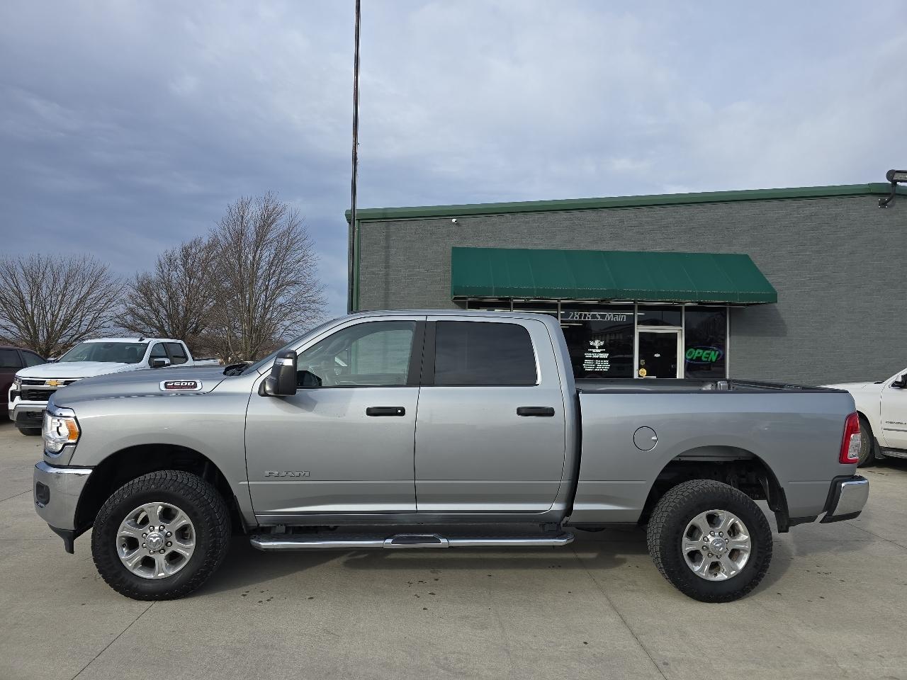 RAM 2500 Big Horn 4x4 Crew Cab 6'4" Box 2024