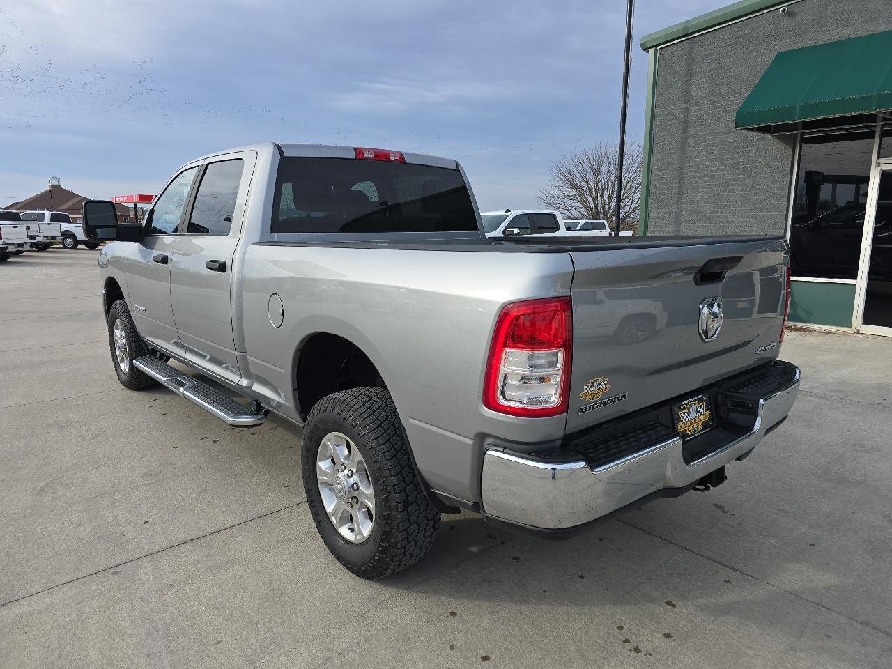 RAM 2500 Big Horn 4x4 Crew Cab 6'4" Box 2024