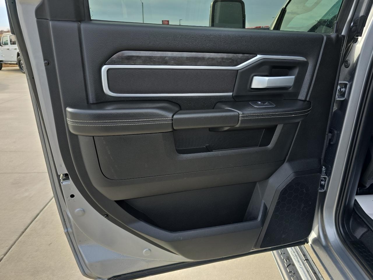 RAM 2500 Big Horn 4x4 Crew Cab 6'4" Box 2024