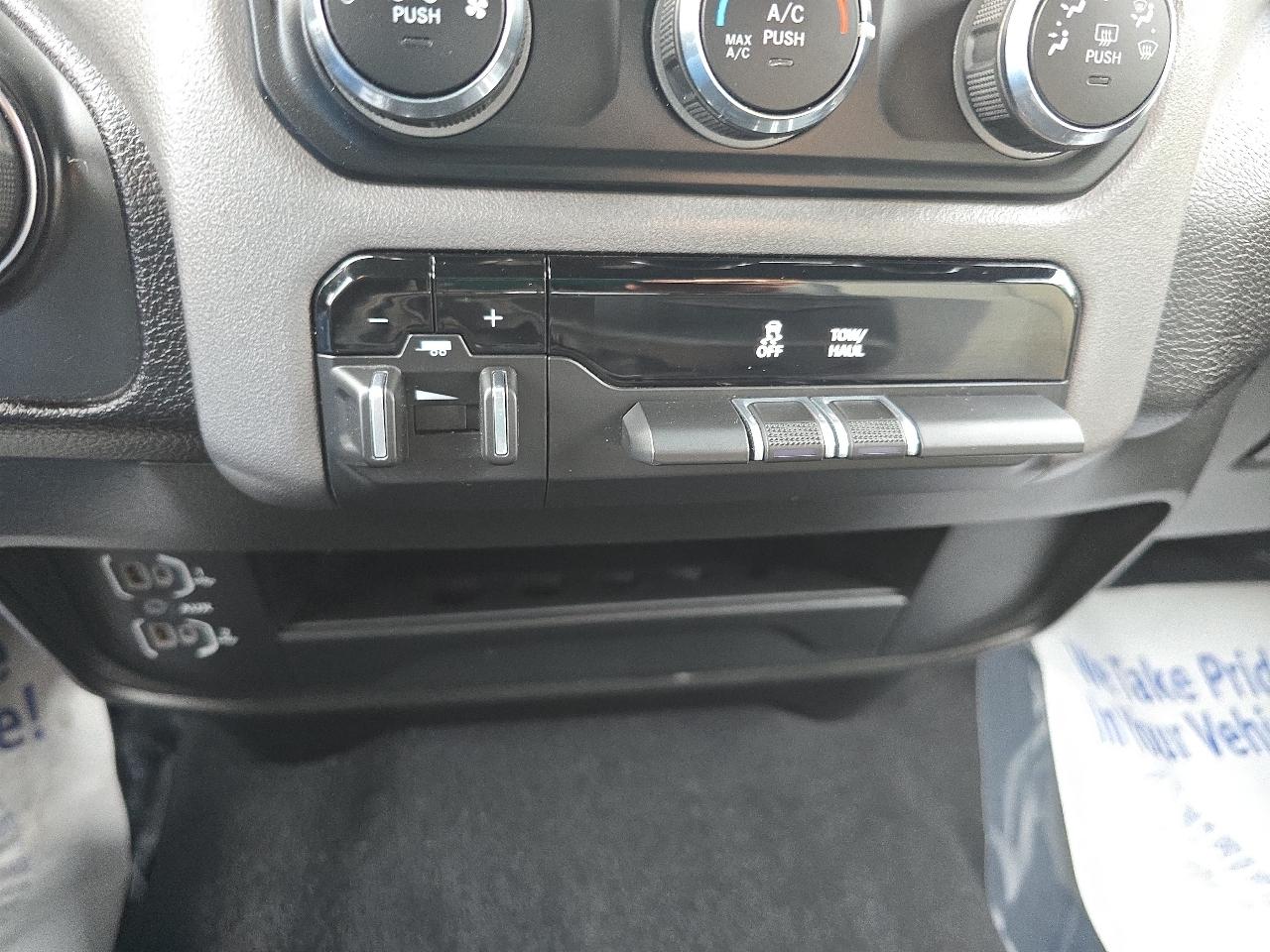 RAM 2500 Big Horn 4x4 Crew Cab 6'4" Box 2024