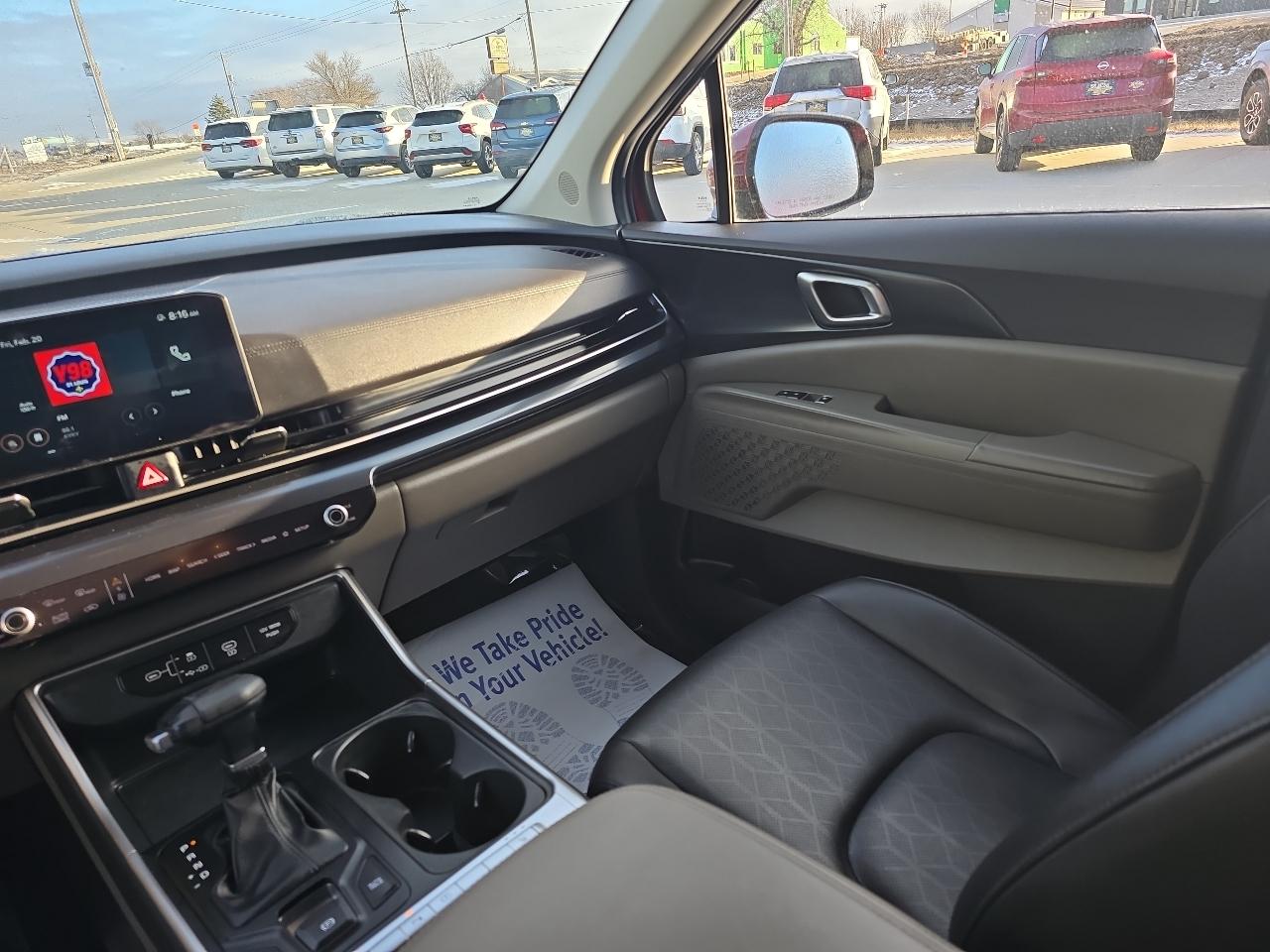 Kia Carnival LXS FWD 2025