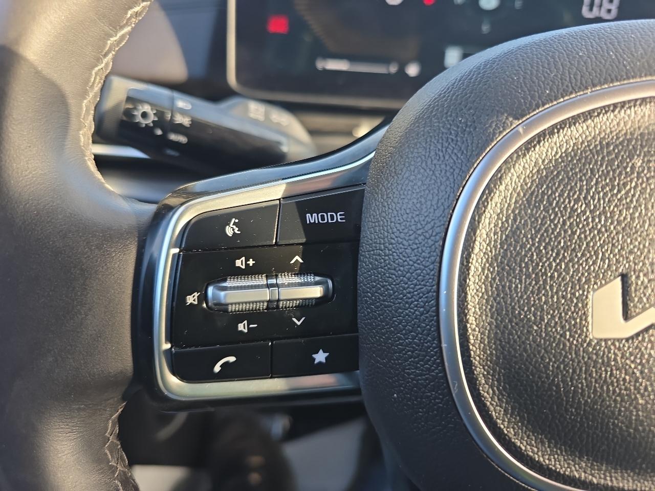 Kia Carnival LXS FWD 2025