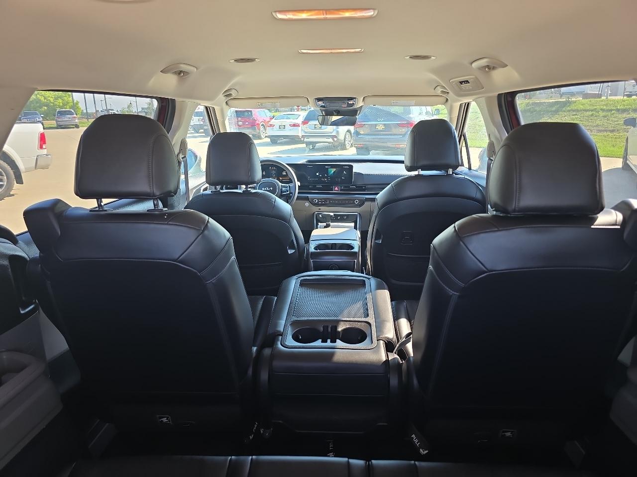 Kia Carnival LXS FWD 2025