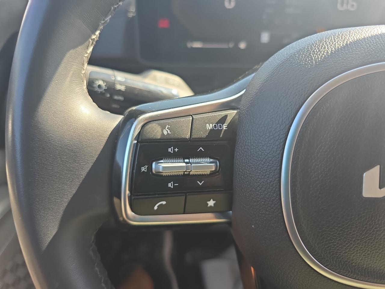 Kia Carnival LXS FWD 2025