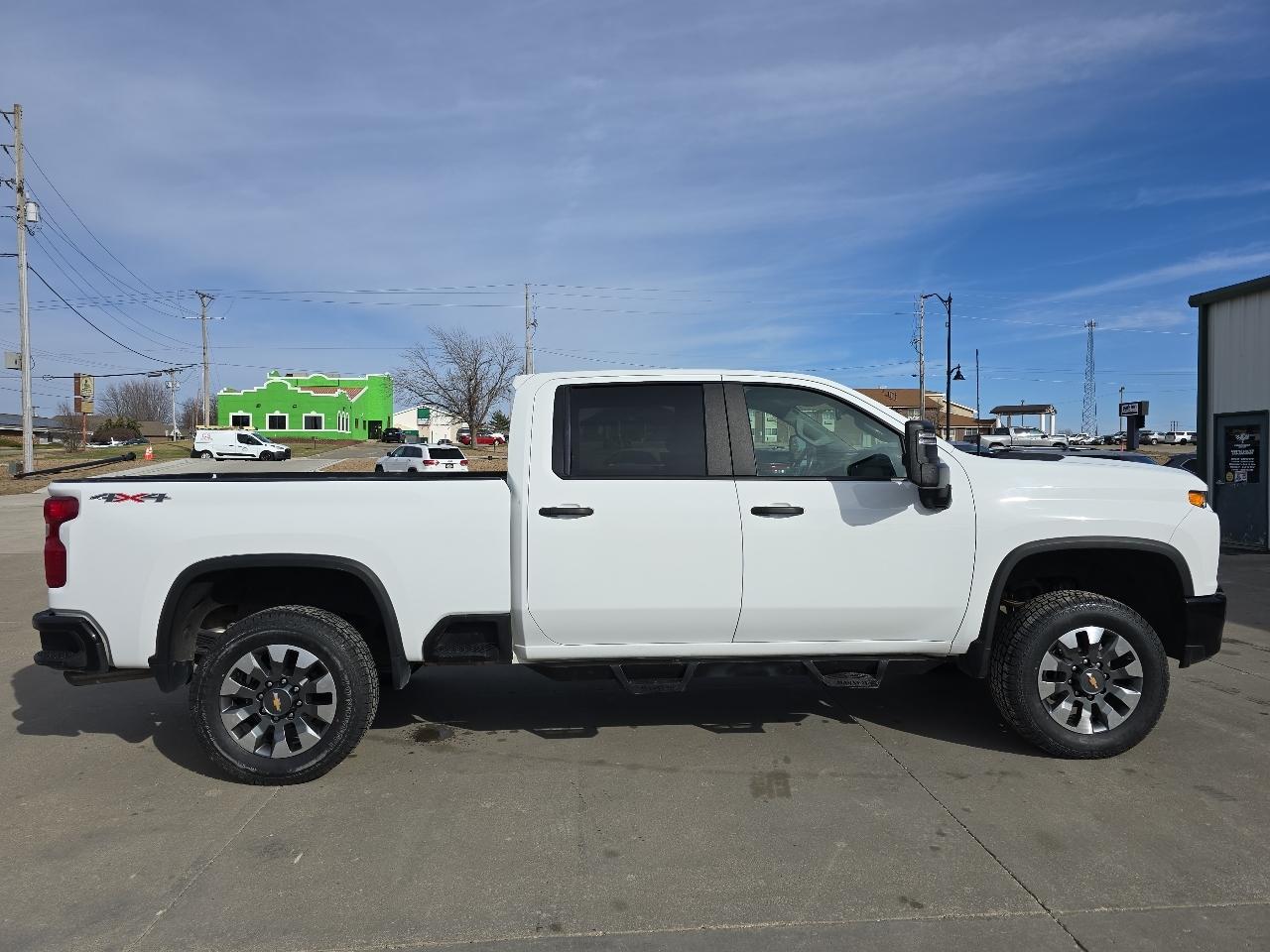 Chevrolet Silverado 2500HD 4WD Crew Cab 159" Custom 2022