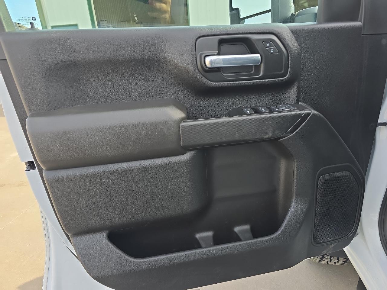 Chevrolet Silverado 2500HD 4WD Crew Cab 159" Custom 2022