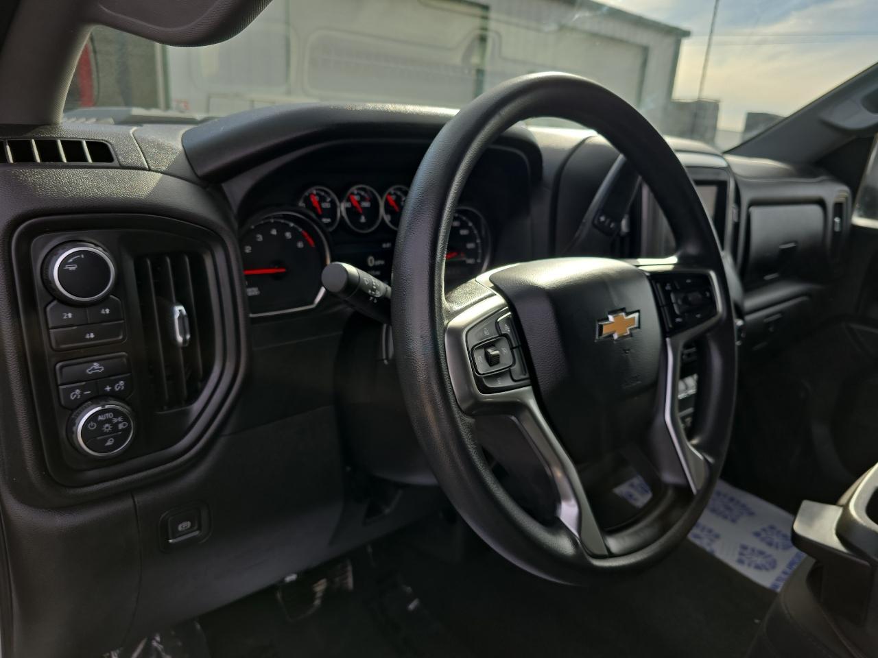 Chevrolet Silverado 2500HD 4WD Crew Cab 159" Custom 2022