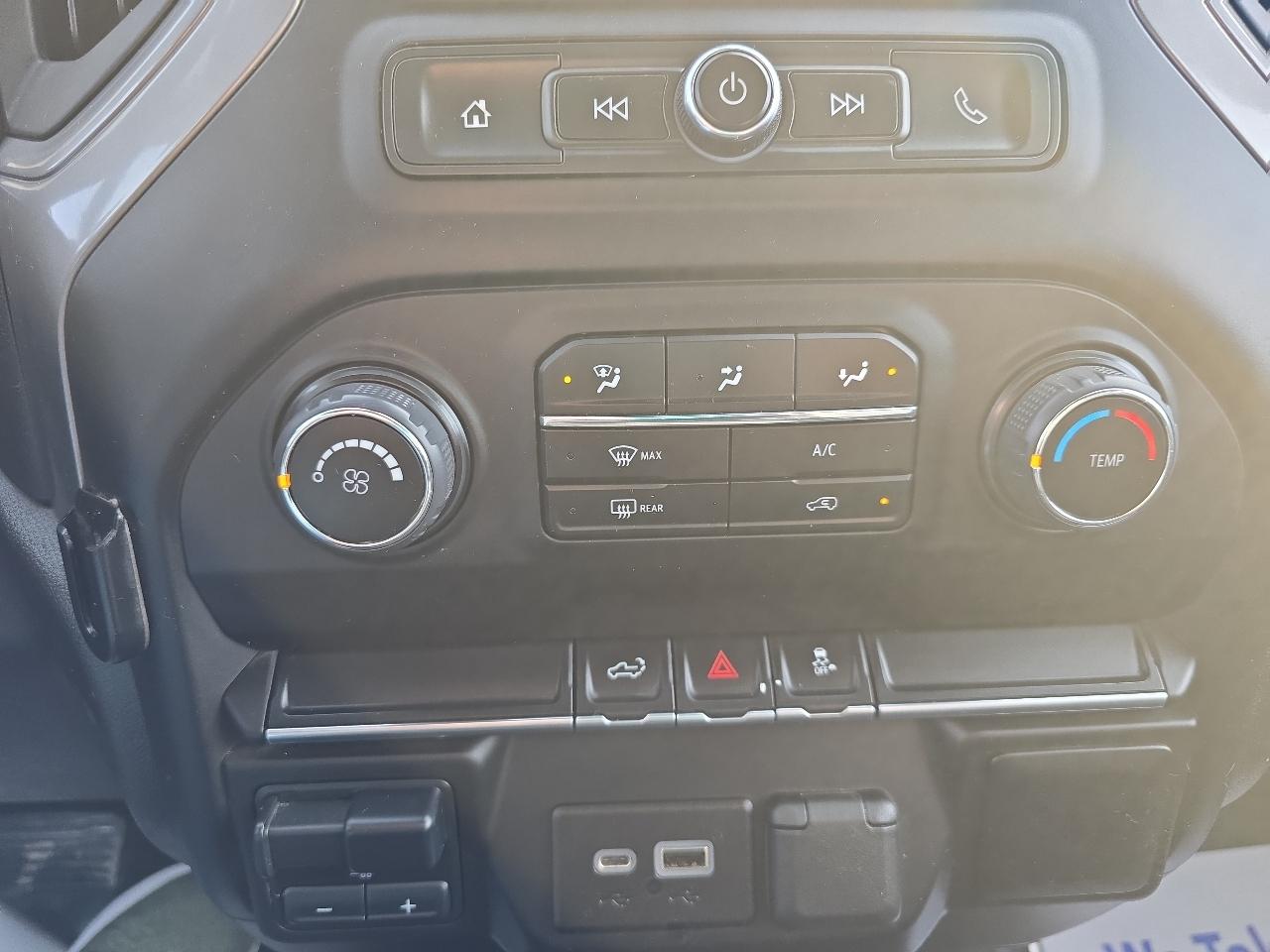 Chevrolet Silverado 2500HD 4WD Crew Cab 159" Custom 2022