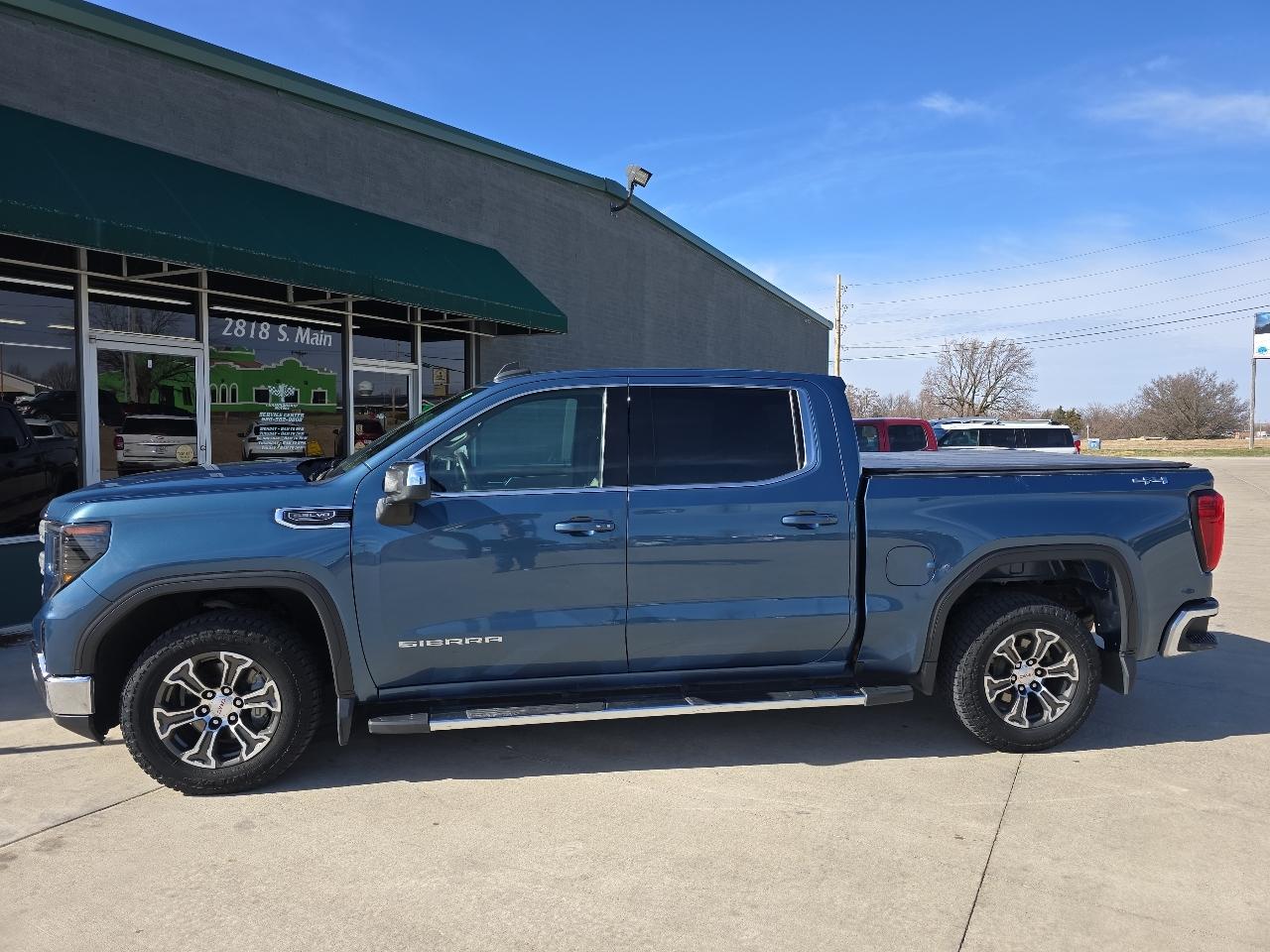 GMC Sierra 1500 4WD Crew Cab 147" SLE 2024