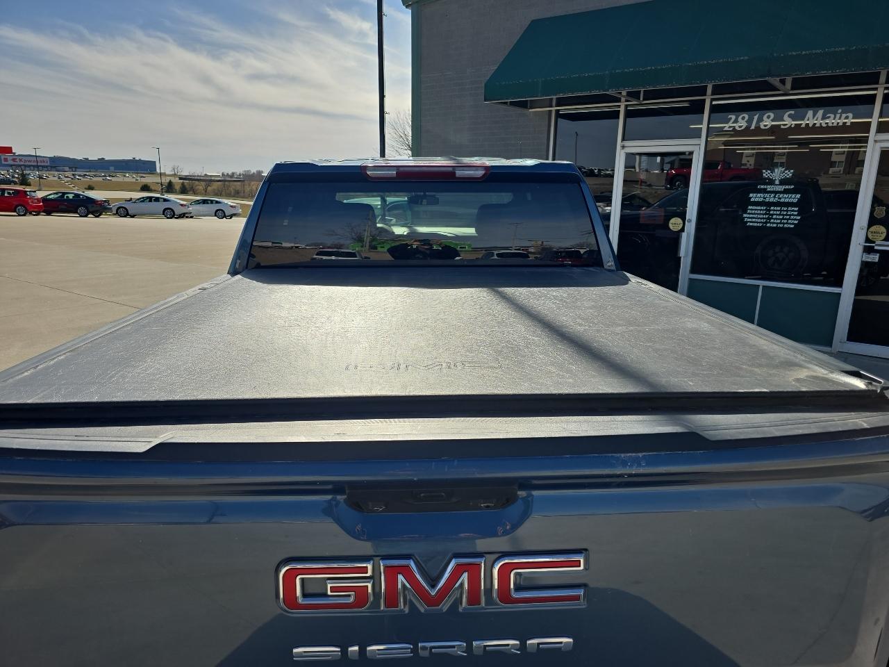 GMC Sierra 1500 4WD Crew Cab 147" SLE 2024