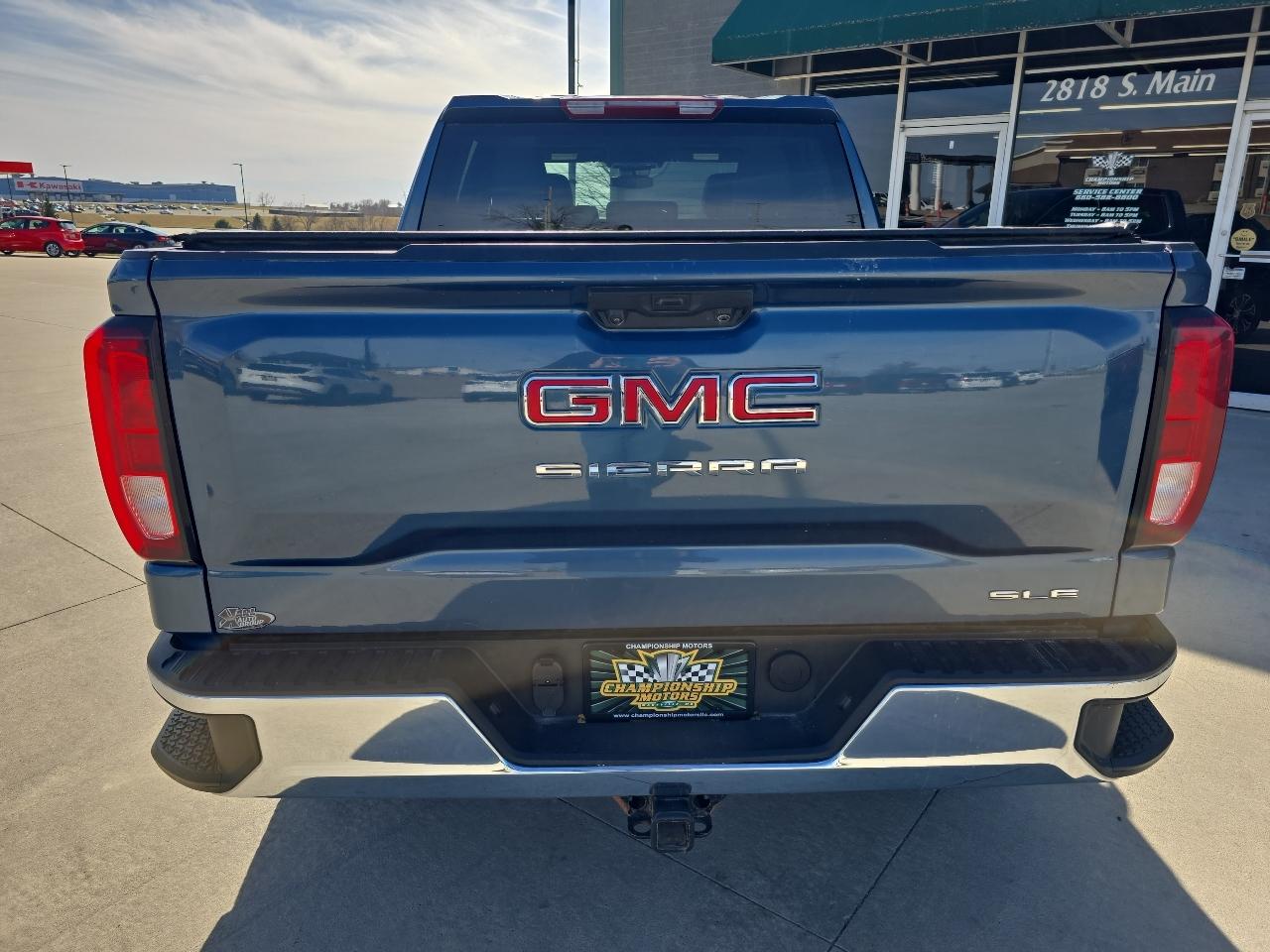 GMC Sierra 1500 4WD Crew Cab 147" SLE 2024