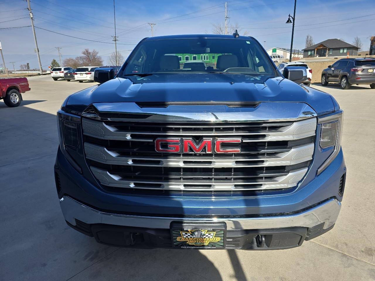 GMC Sierra 1500 4WD Crew Cab 147" SLE 2024