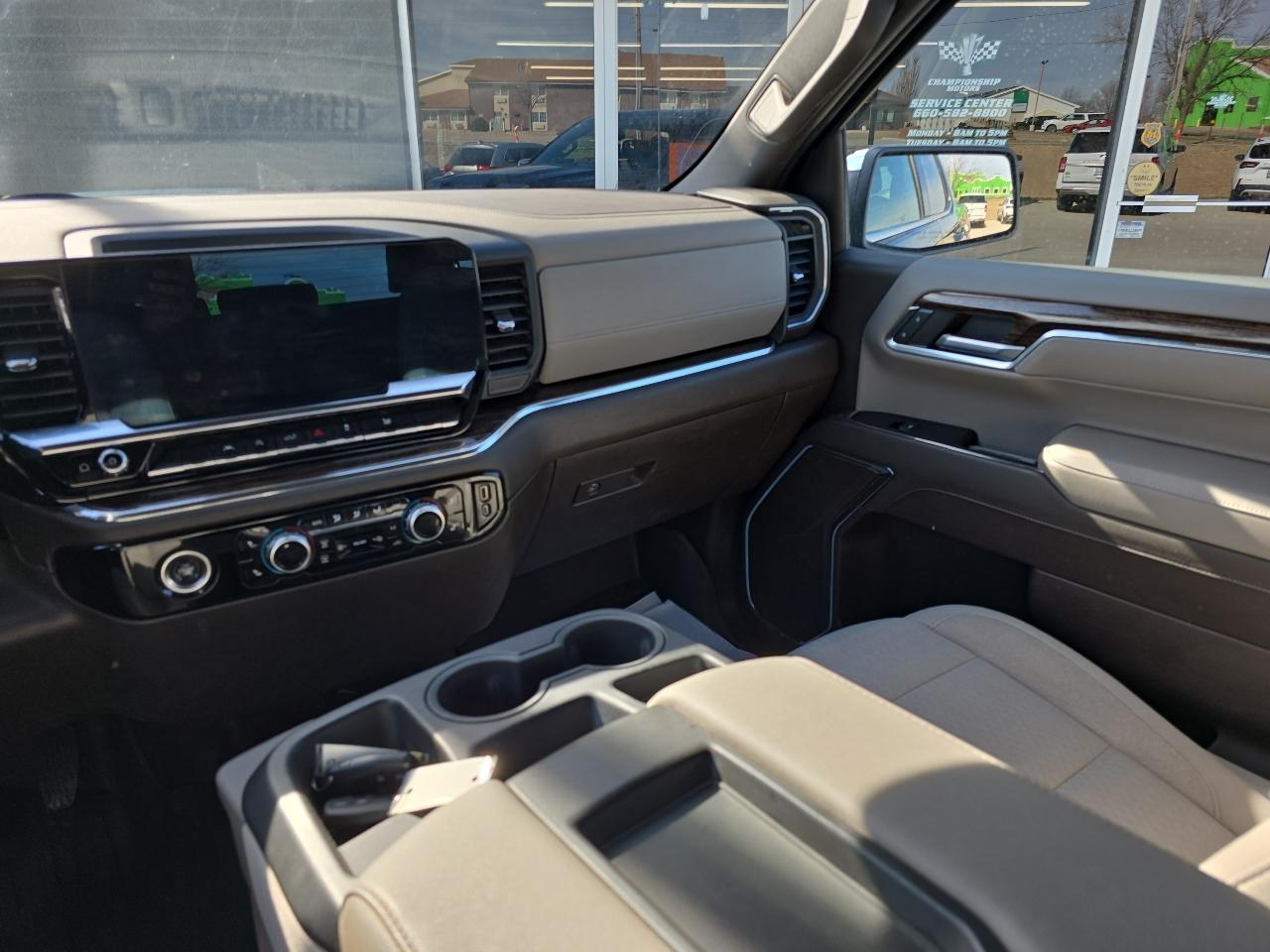 GMC Sierra 1500 4WD Crew Cab 147" SLE 2024