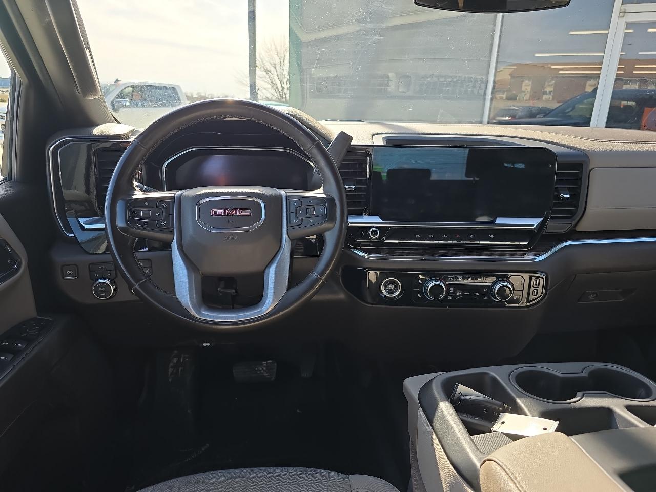 GMC Sierra 1500 4WD Crew Cab 147" SLE 2024