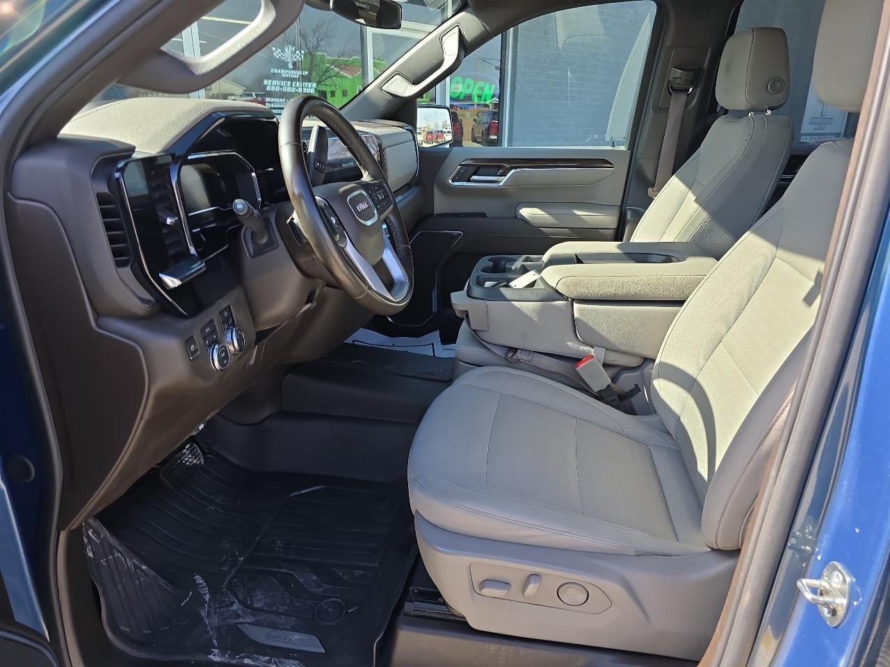 GMC Sierra 1500 4WD Crew Cab 147" SLE 2024