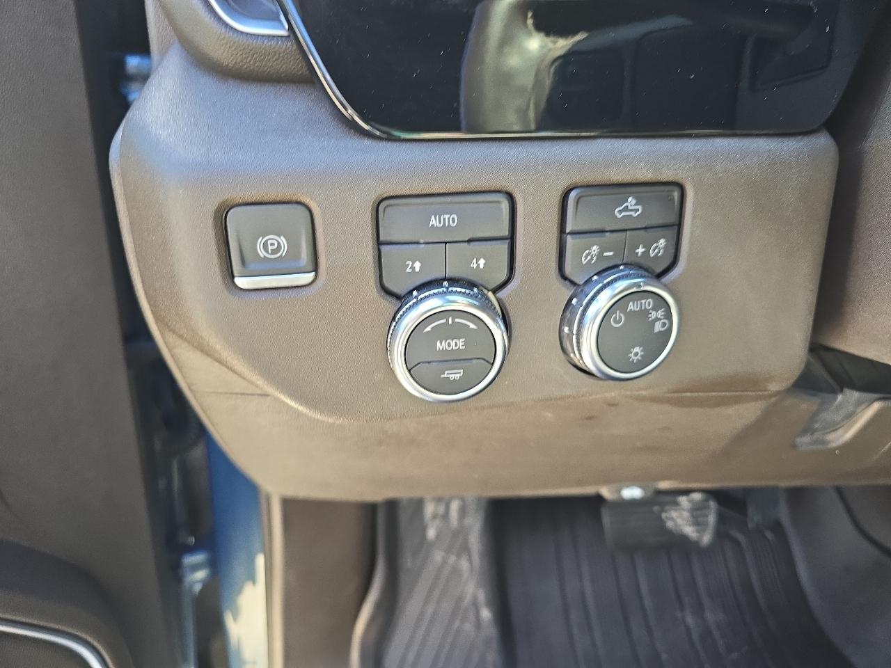 GMC Sierra 1500 4WD Crew Cab 147" SLE 2024