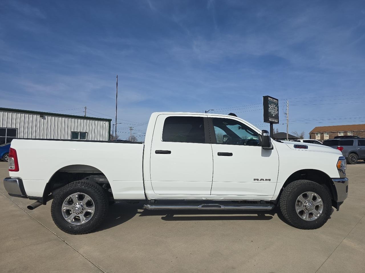 RAM 2500 Big Horn 4x4 Crew Cab 6'4" Box 2024