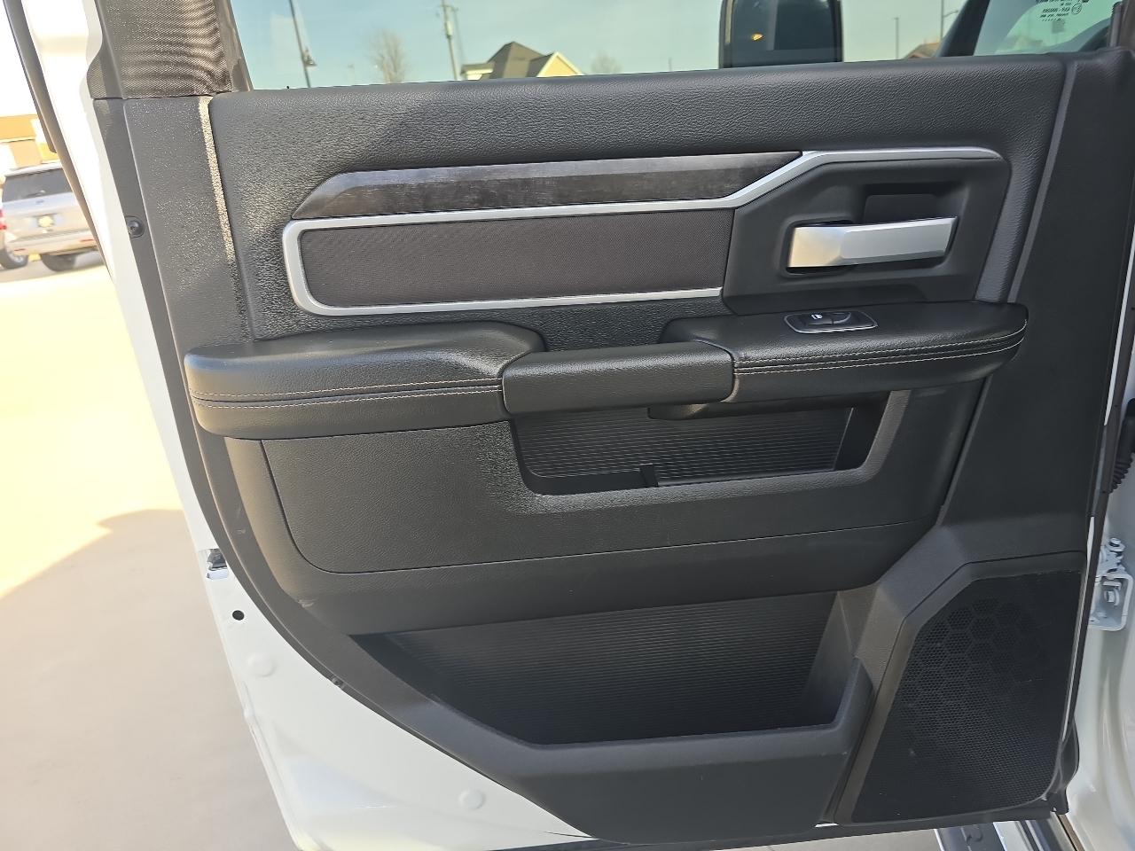 RAM 2500 Big Horn 4x4 Crew Cab 6'4" Box 2024