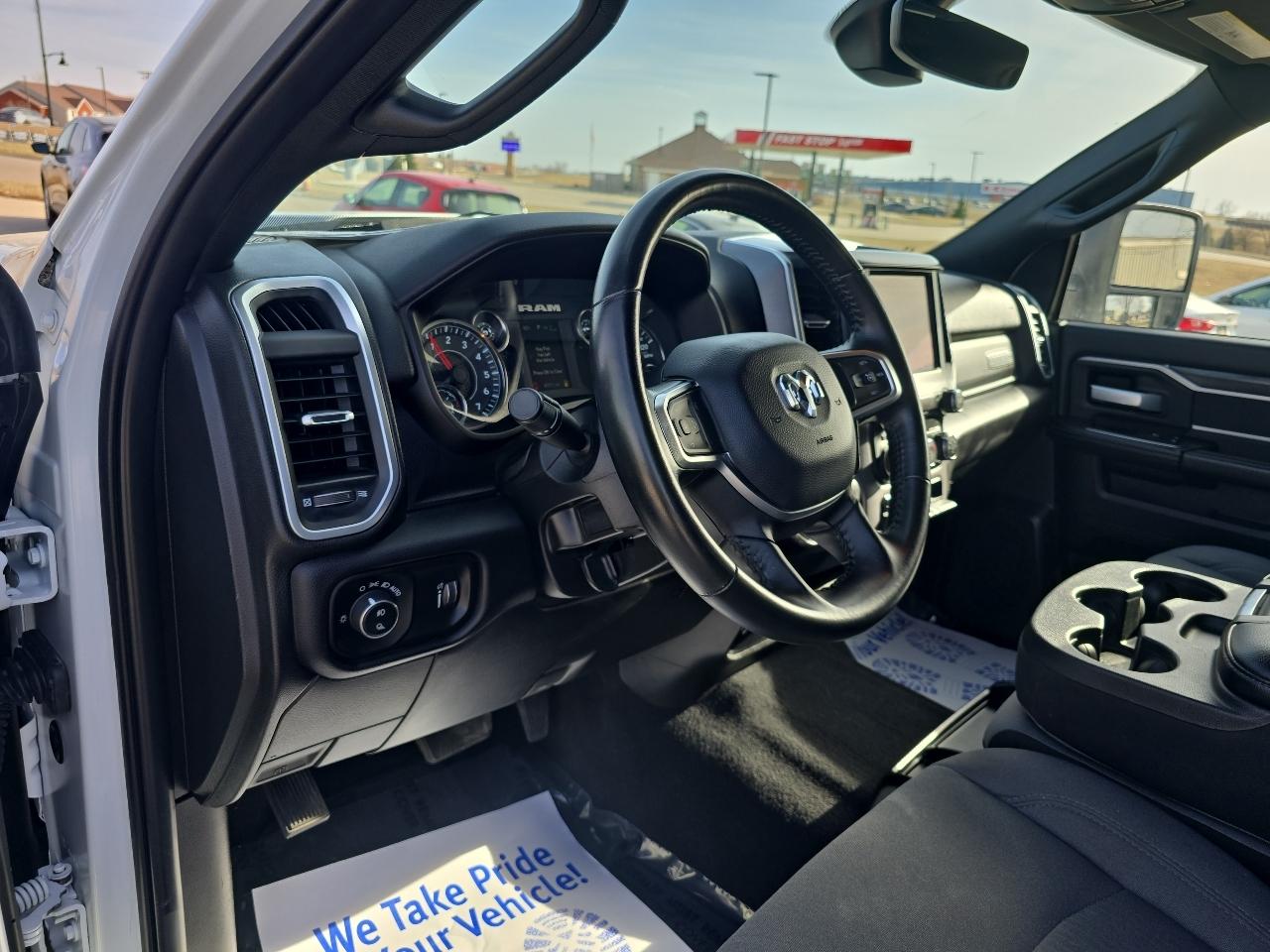 RAM 2500 Big Horn 4x4 Crew Cab 6'4" Box 2024