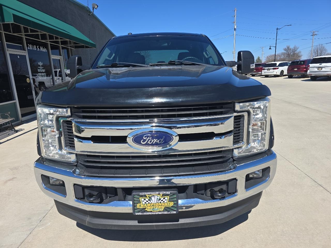 Ford Super Duty F-250 SRW XLT 4WD Crew Cab 6.75' Box 2017